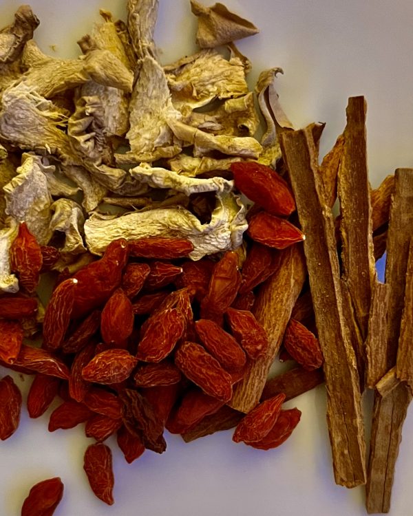Lauretta's British Ginger Goji Berry T
